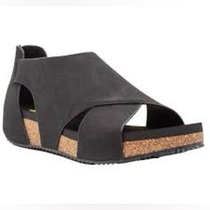 Volatile Women’s Black Faux Suede Barstow Sandals Size 7